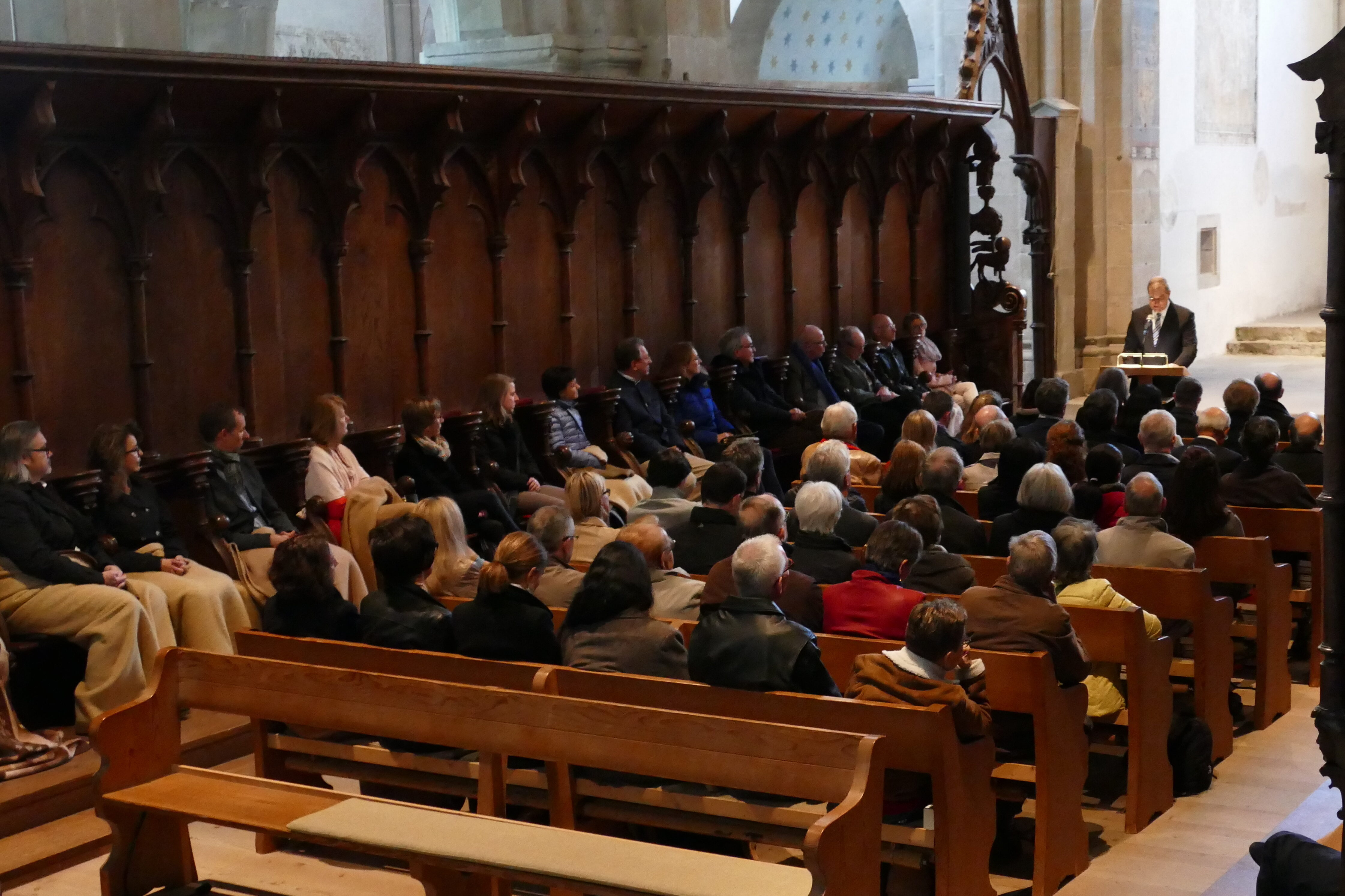 Pfarreiseelsorger Bernhard Gehrig - besinnliche Einstimmung in der Klosterkirche Kappel.
