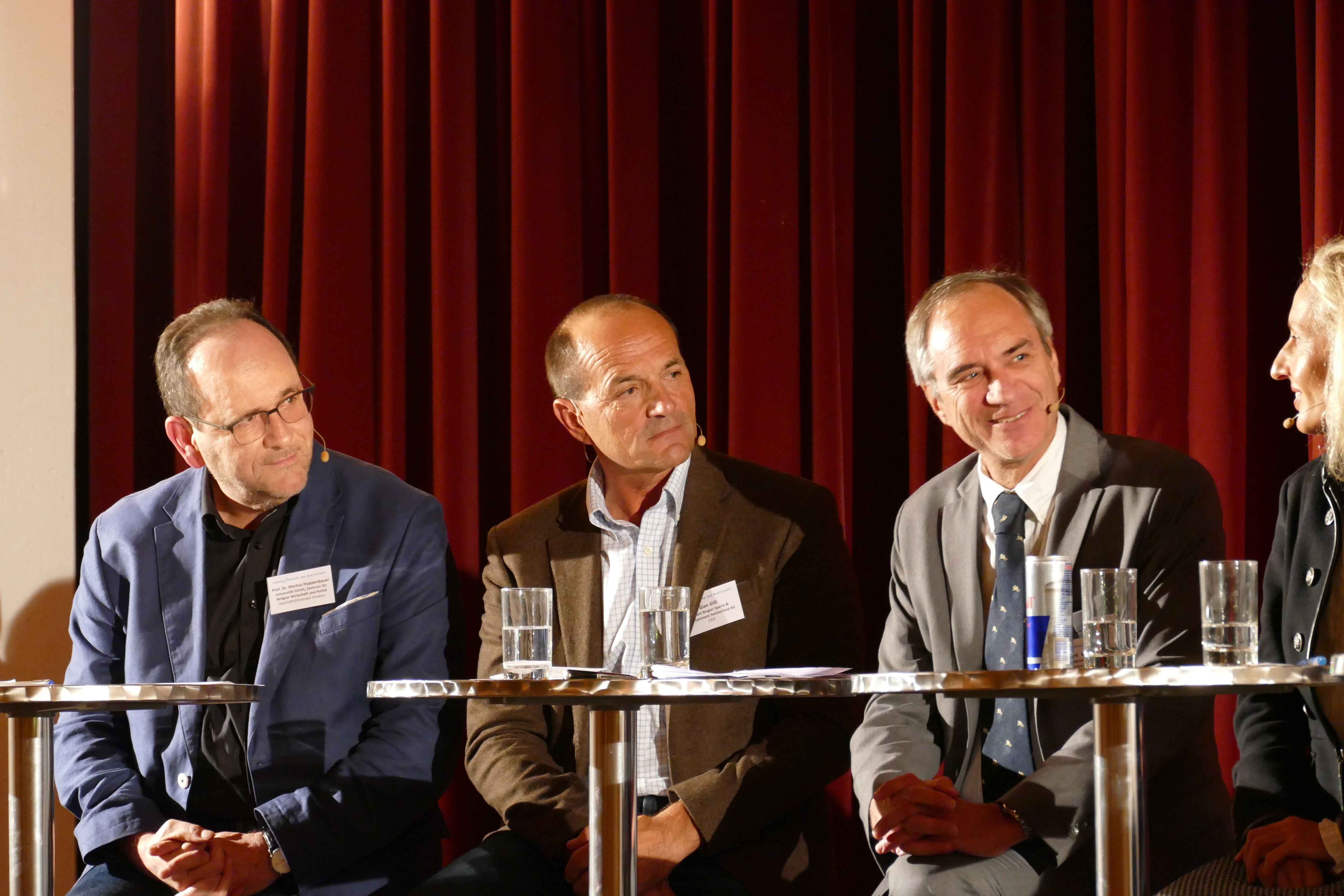 Im Dialoge auf dem Podium