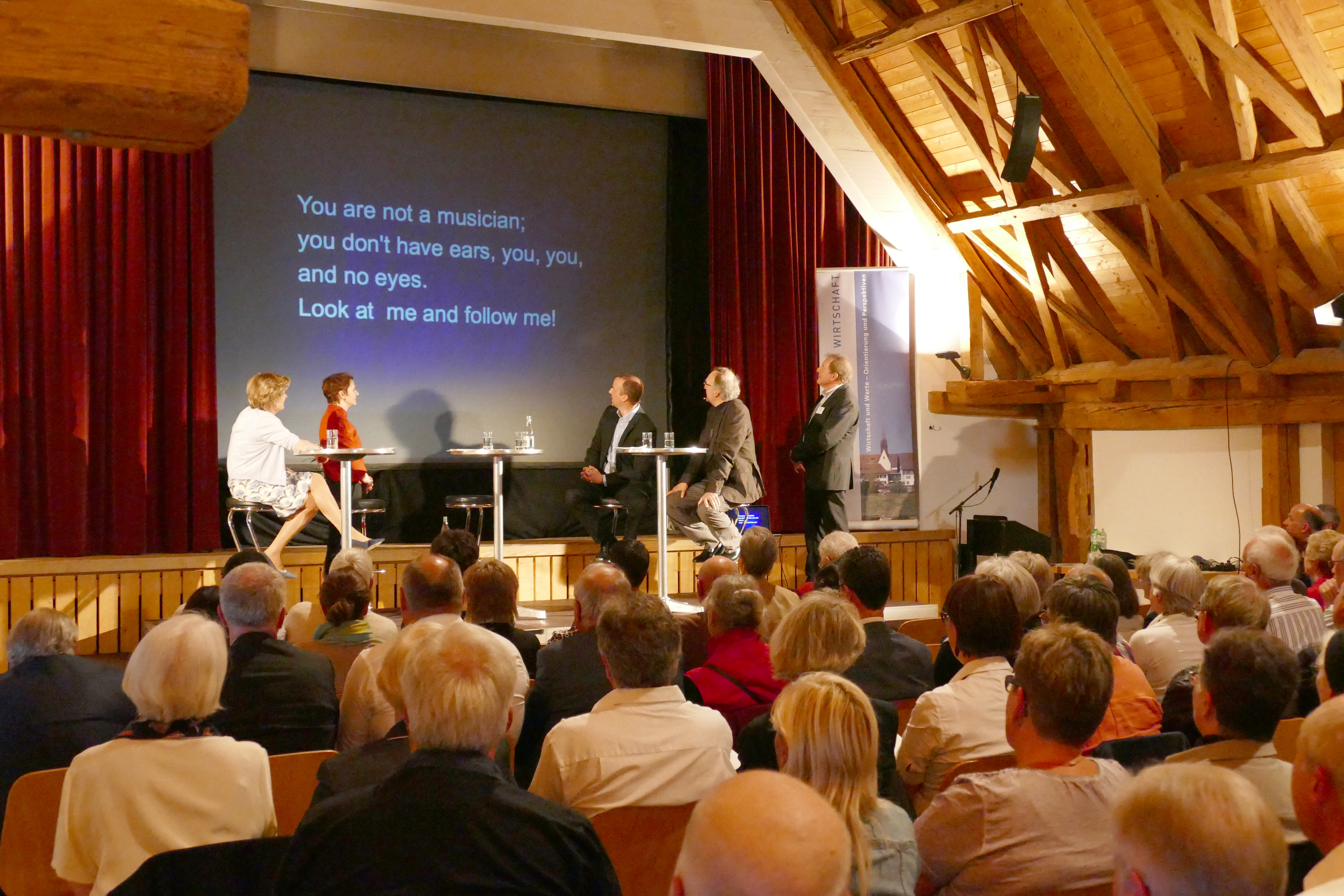 Podium Fuehrung und Kommunikaton im Gemeindesaal Kappel